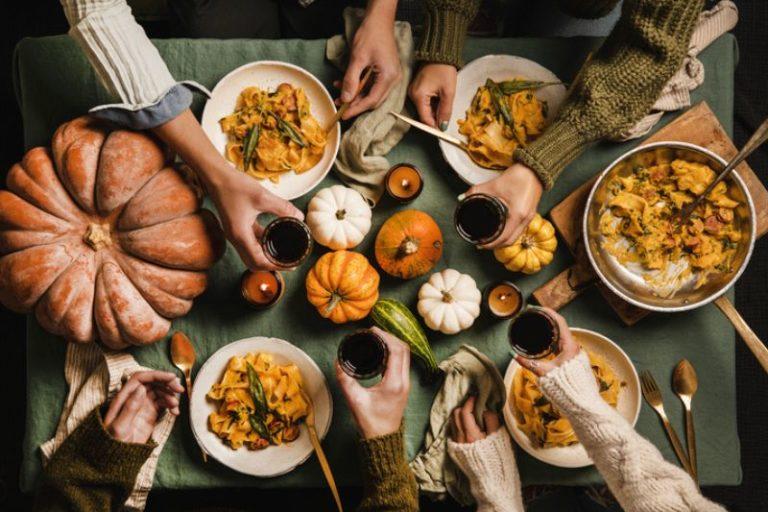 How to Create a Fantastic Friendsgiving