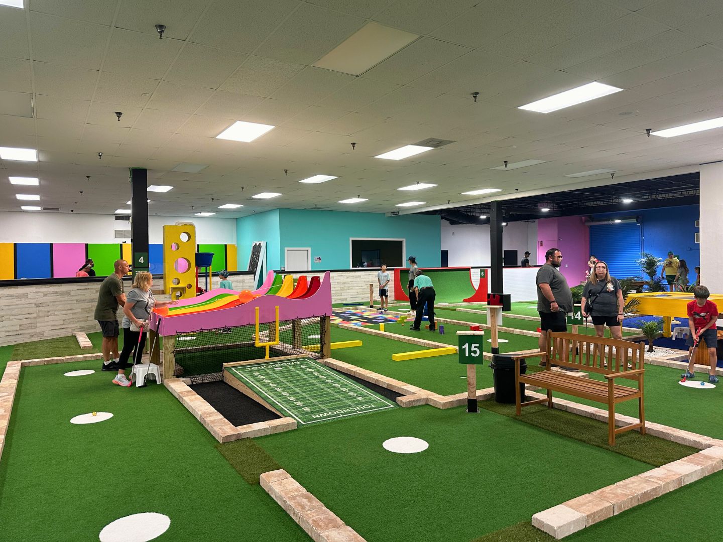 Mr. Putters in Tampa: The Ultimate Indoor Mini Golf Date Idea