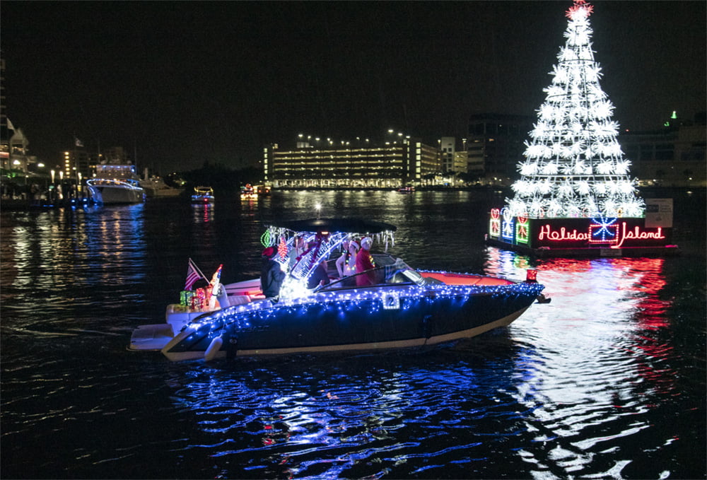 Free Holiday Events in Tampa - Riverwalk Holiday Boat Parade